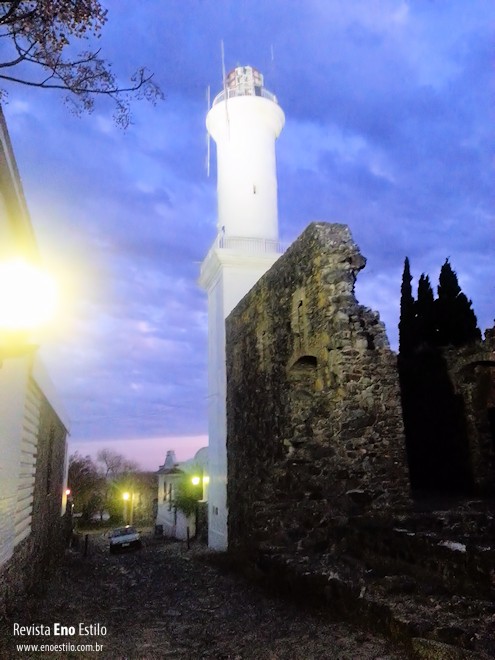 Farol em Colonia del Sacramento - Uruguai | Enoturismo